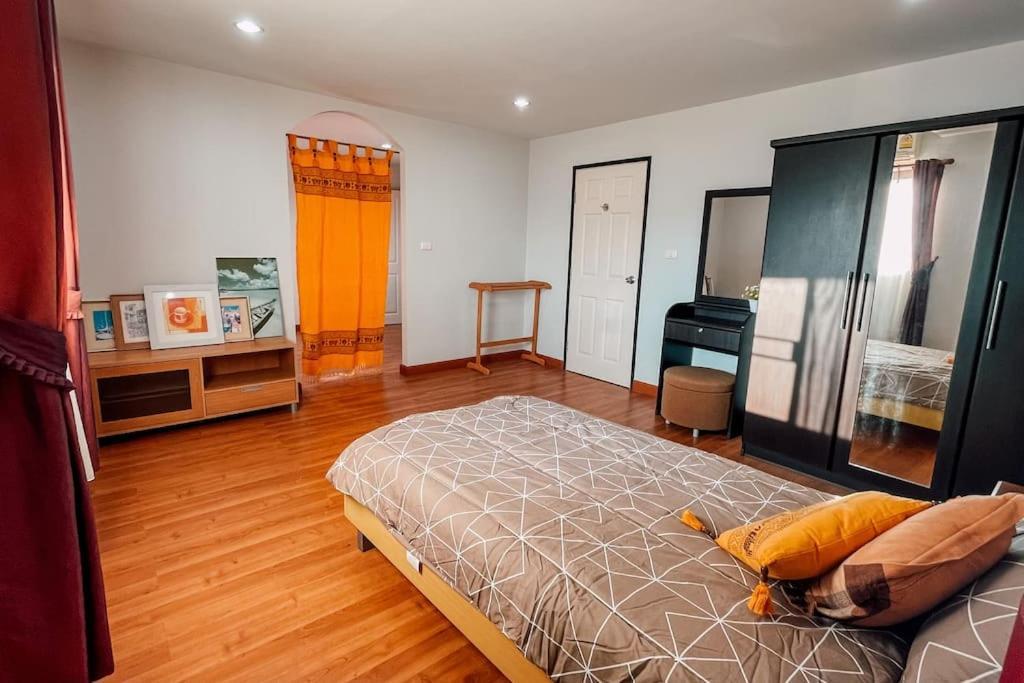 Palm 220м Apartment