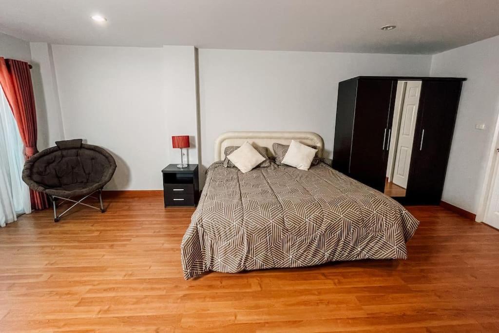 Palm 220м Apartment *