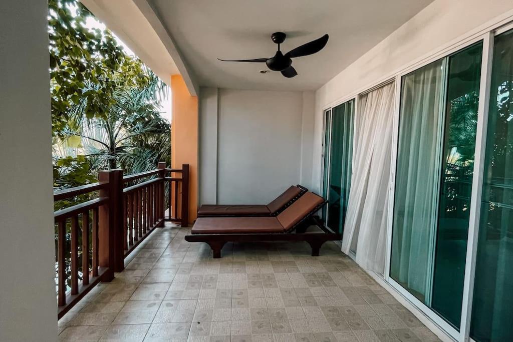 Palm 220м Apartment