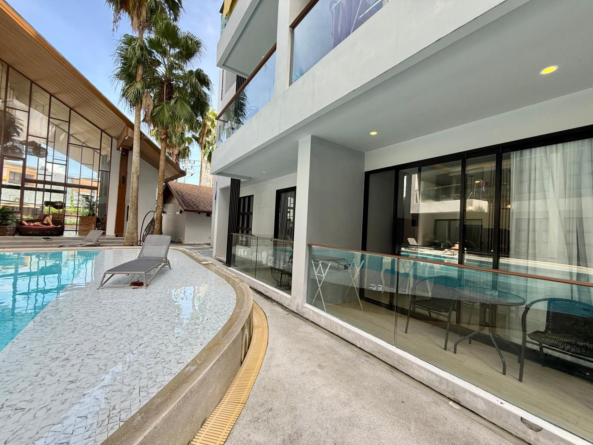Apartment Poolside 1 Bedroom, 10 Mins Walk To