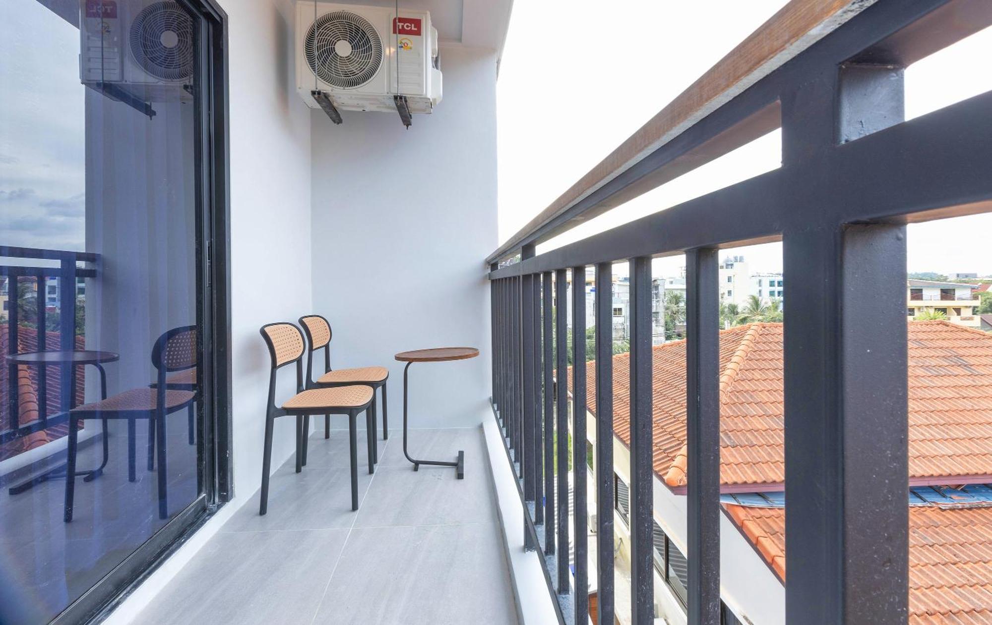 Mellow Poshtel -