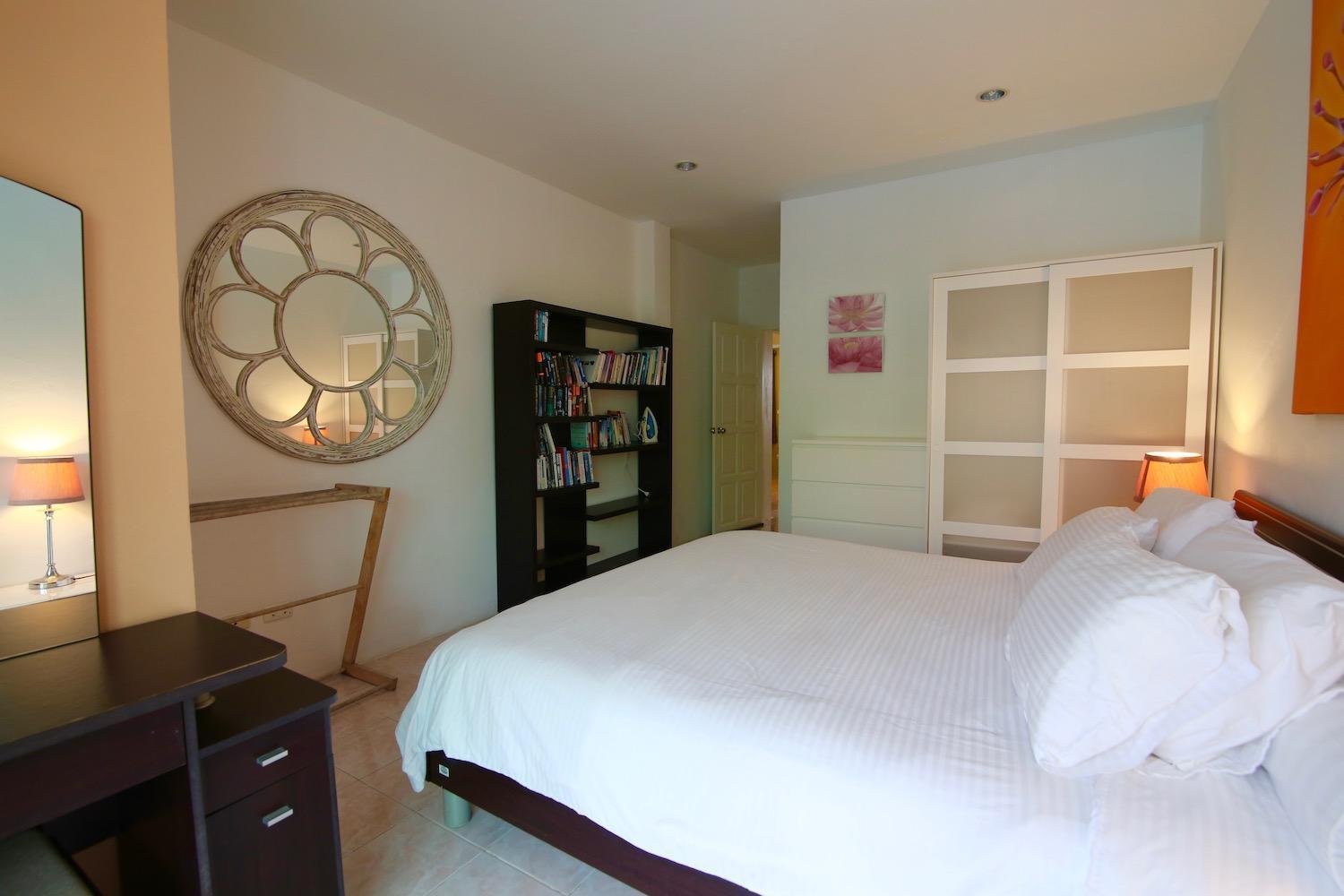 3 Bedrooms Semi-detached With Pool Near *