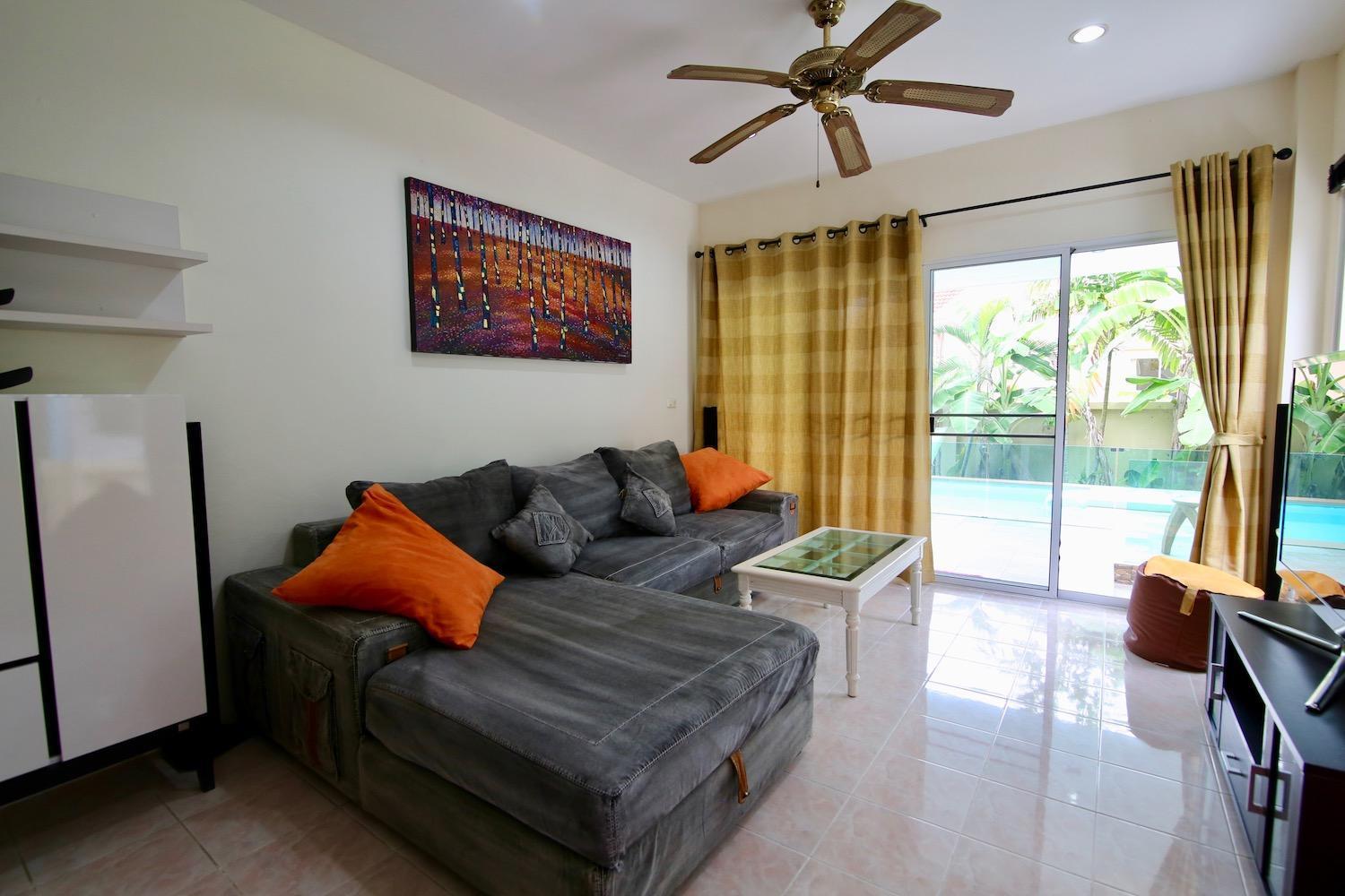3 Bedrooms Semi-detached With Pool Near *