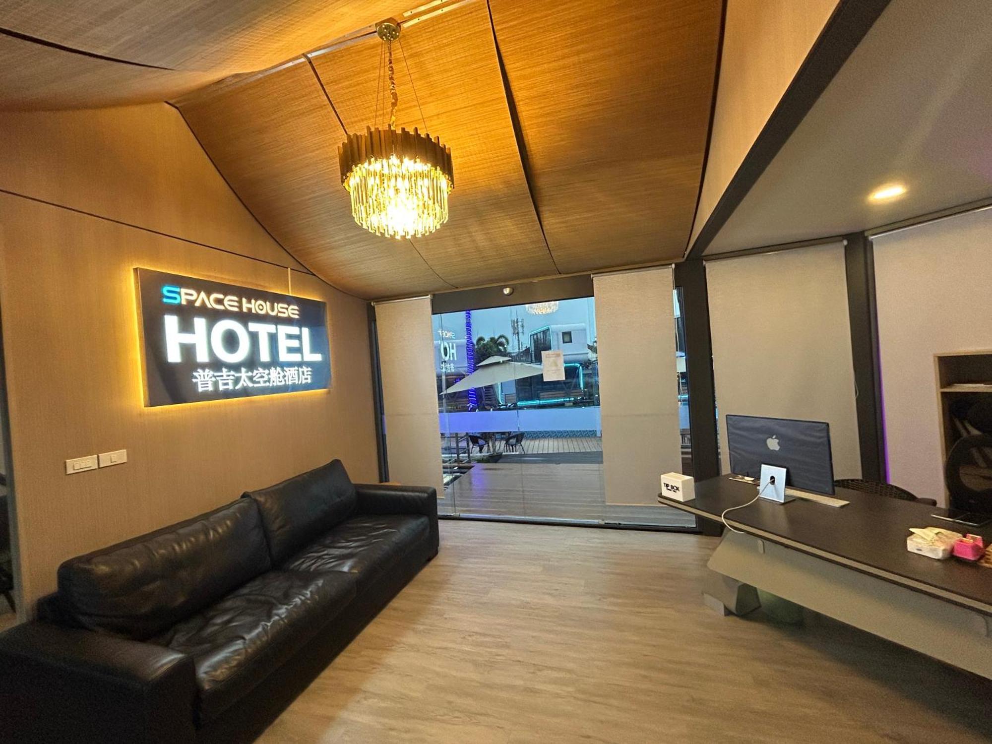 Space House Phuket 4*