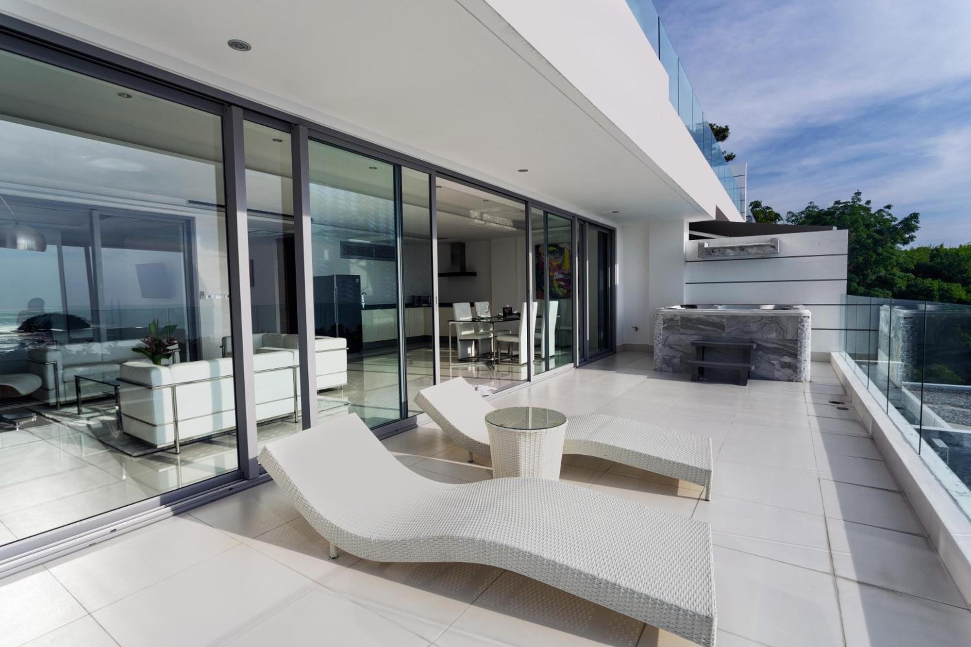 Theview Luxurious Condonomium