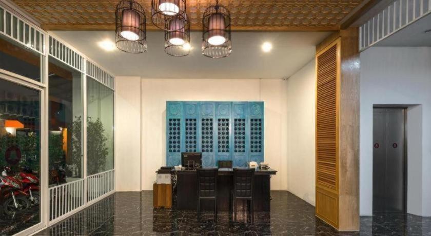 Comfy M.u.den Phuket 3*