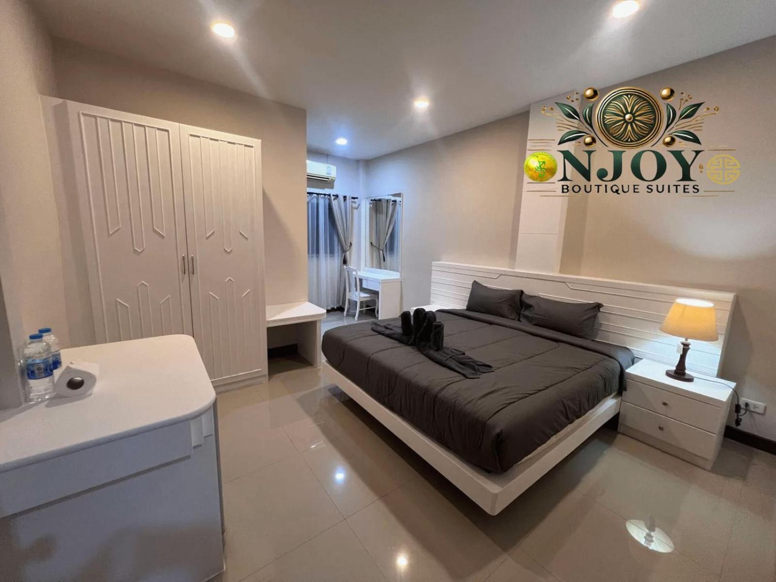 Njoy Boutique *