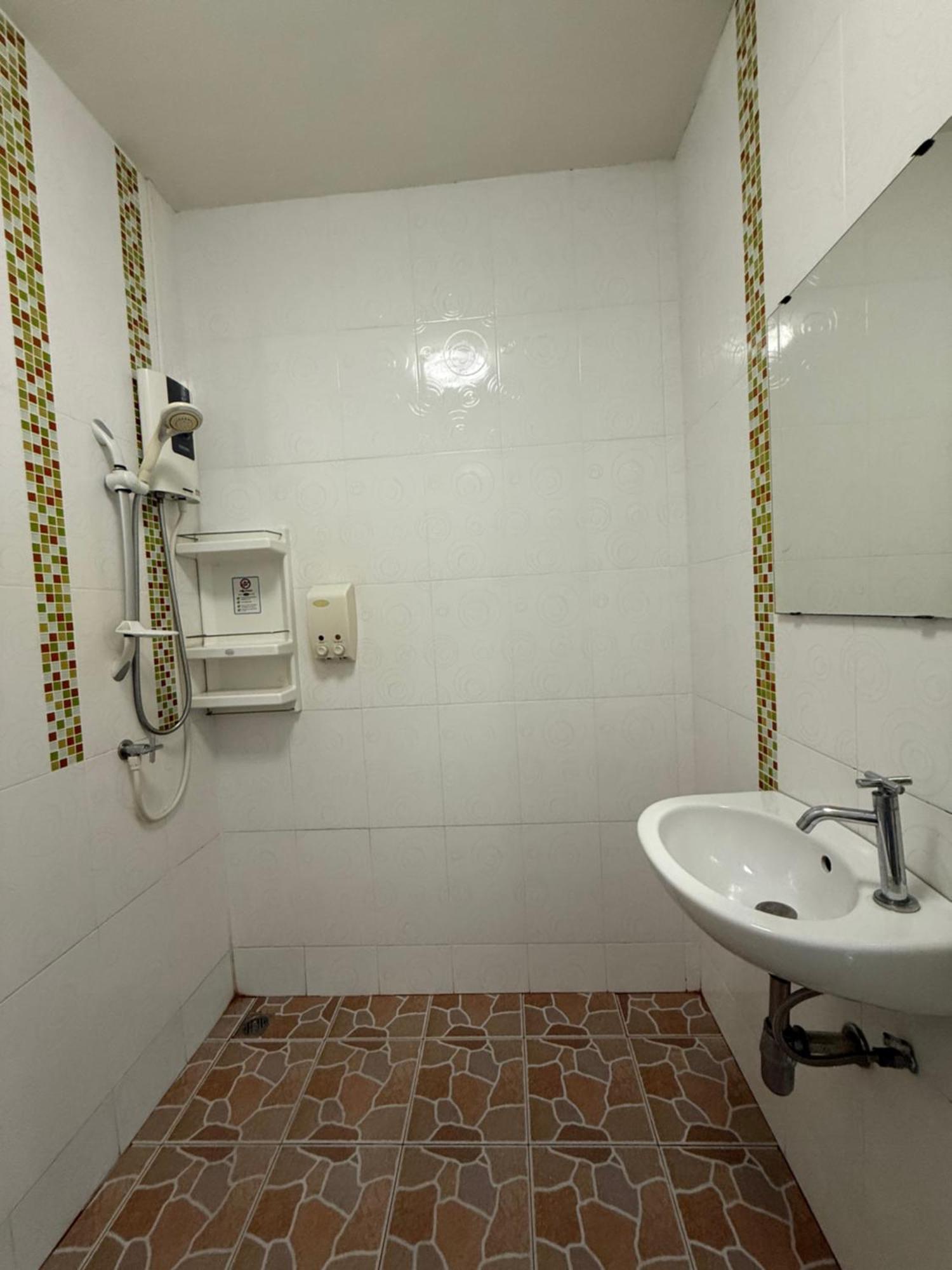 Rent A 2* Nai Yang