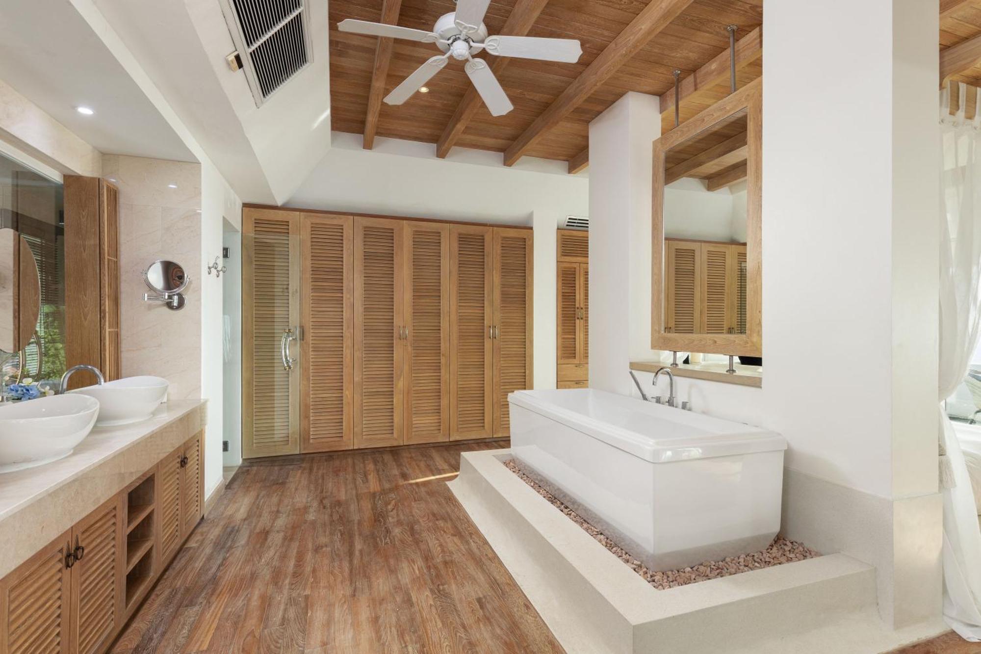 Spectacular Ocean Views 8br Pool Sawan In Patong! Relax & Play - Billiard, Table Football, Gym & Sauna! Vila *