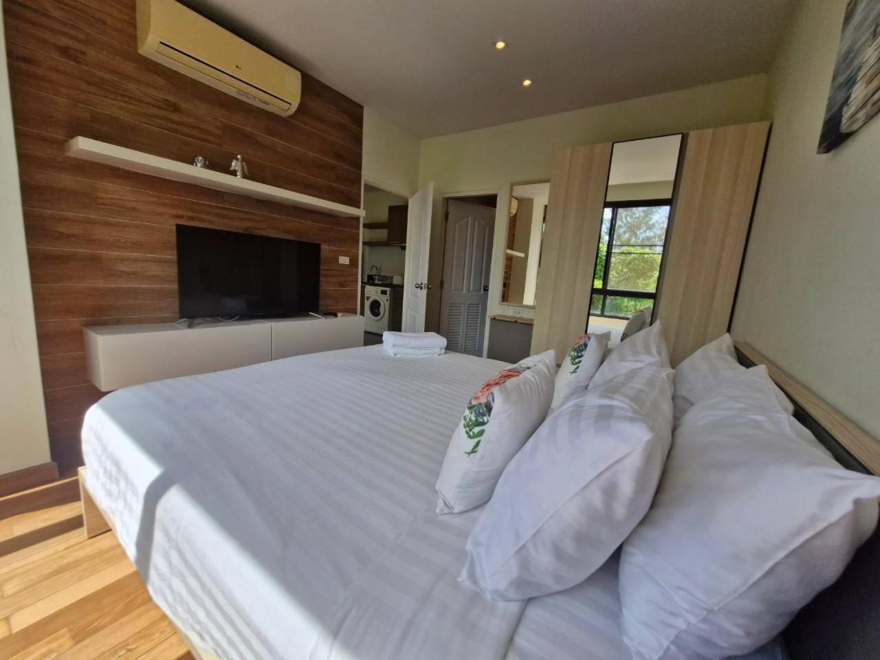 Aparthotel The Naiharn By Sala Estate 3*