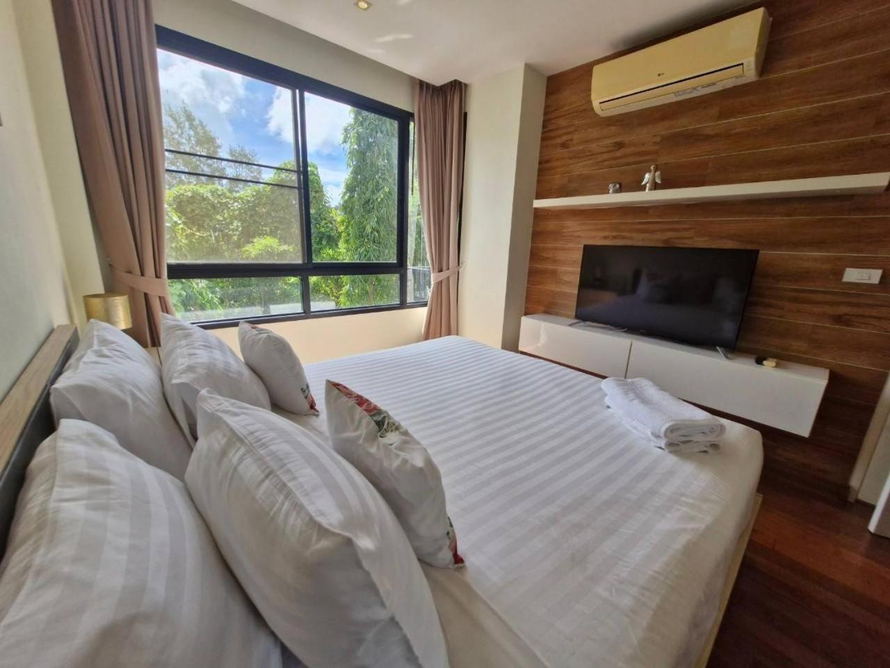The Naiharn By Sala Estate 3*