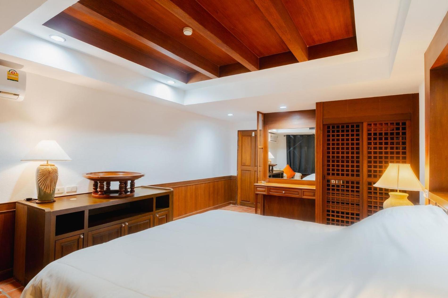 Apartment The Sands 2 Bedroom Naiharn Nai Harn