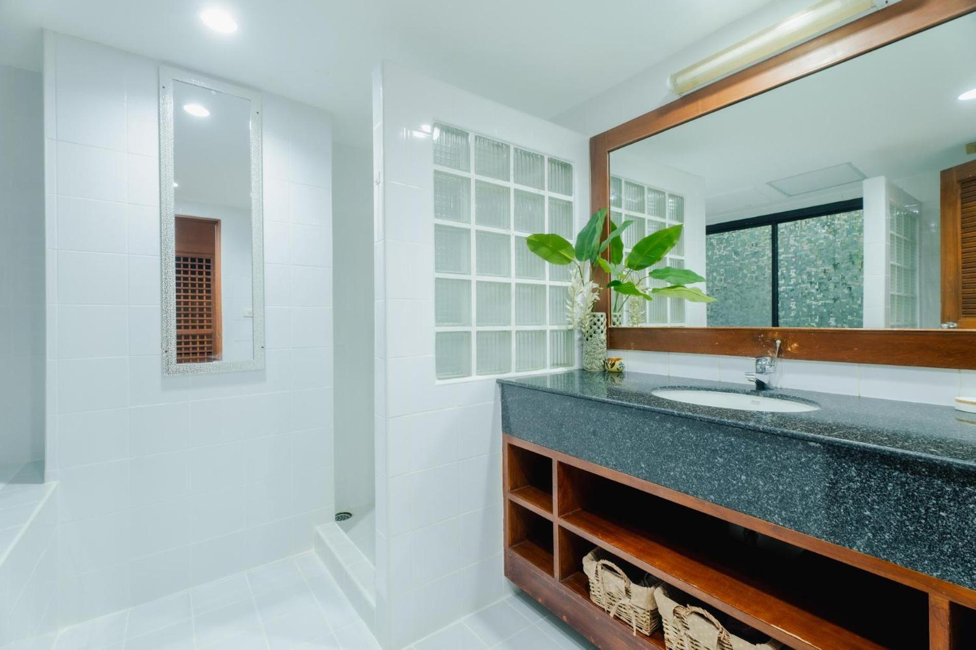 The Sands 2 Bedroom Naiharn * Nai Harn