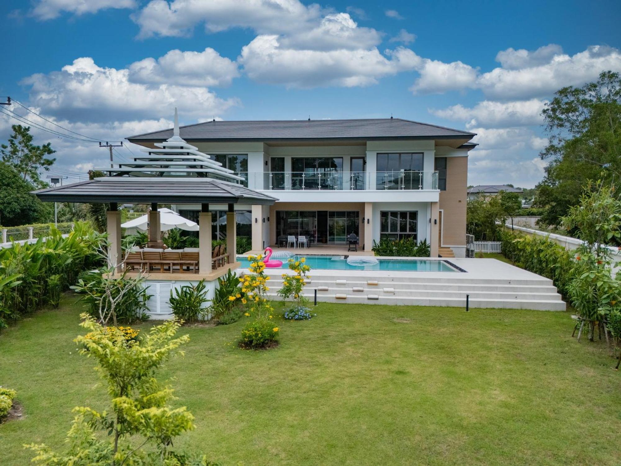 Villa 5 Bdr 18 Meter Pool In Laguna Phuket