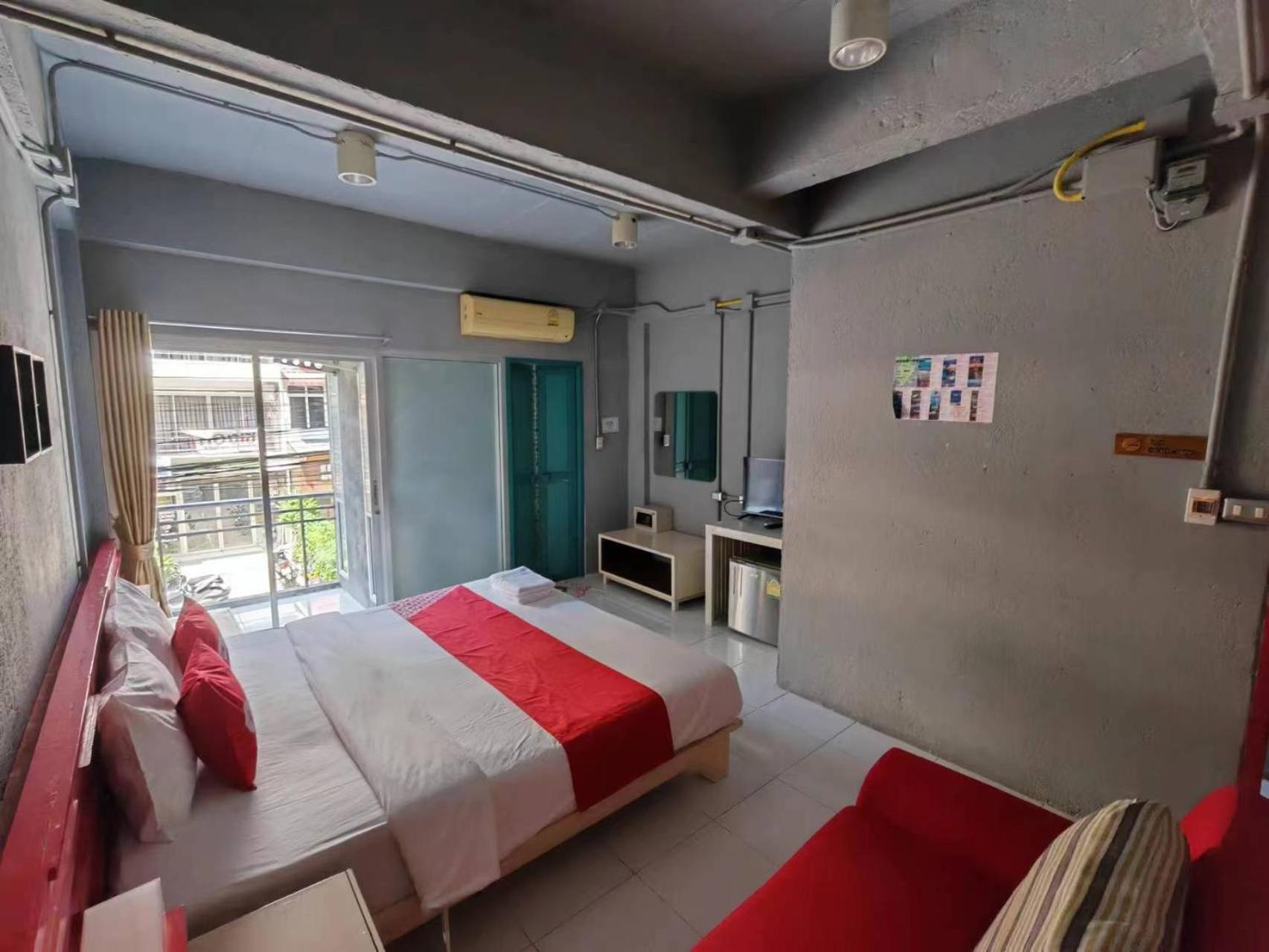 Madam Aparthotel *