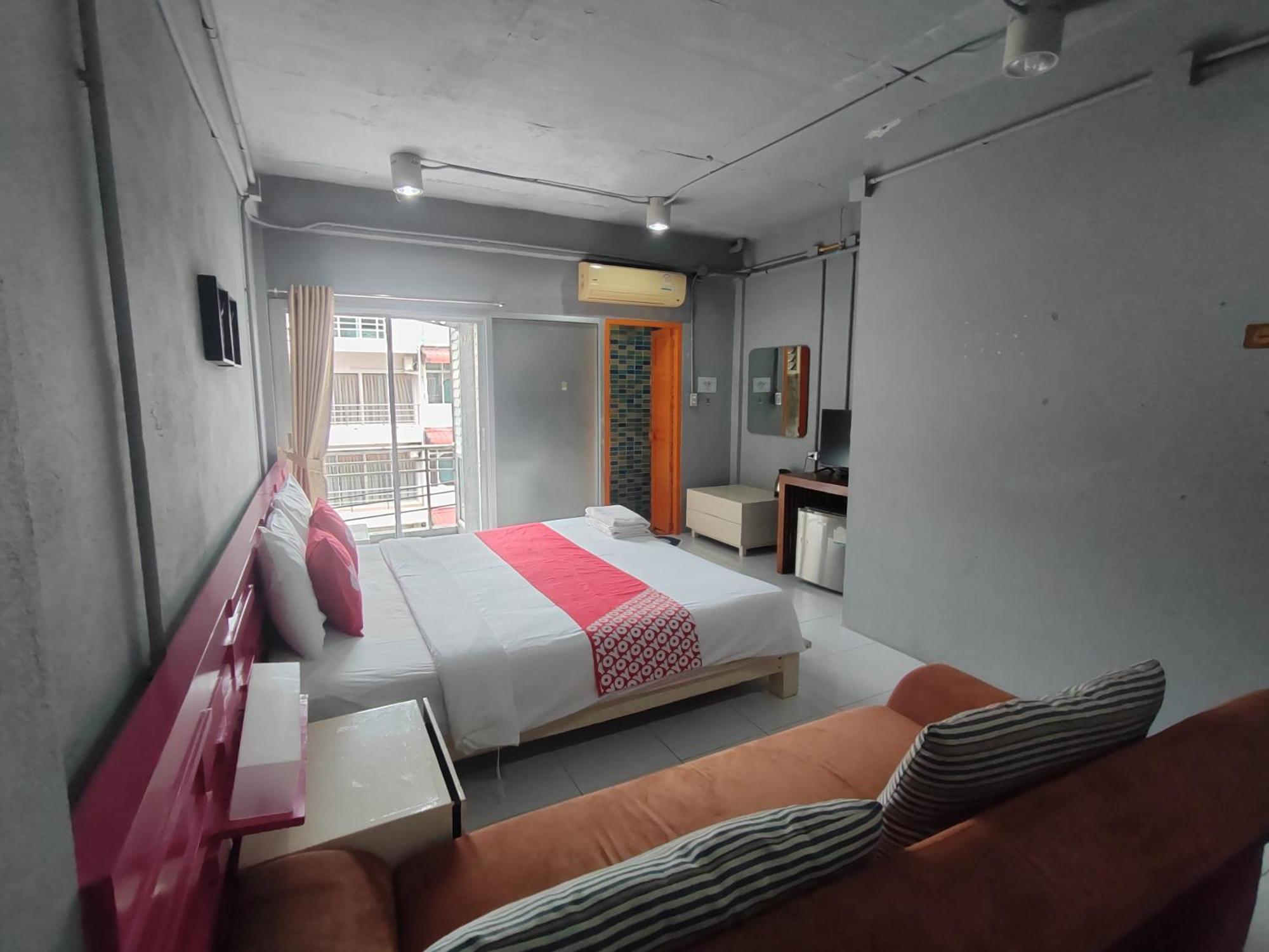 Madam Aparthotel *