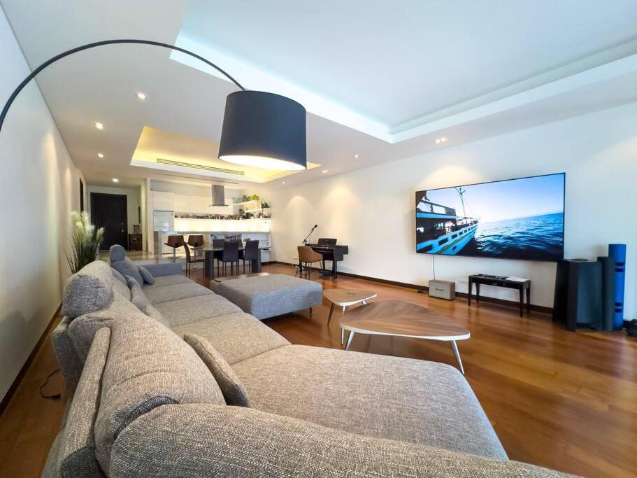 Apartment Charming 3-bdr With Pool