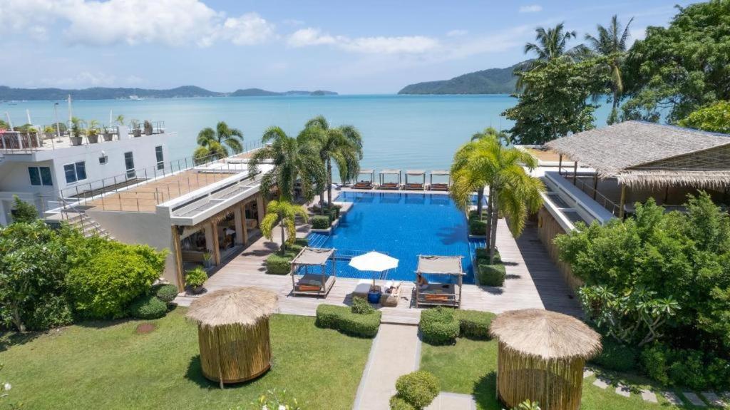 Beni | Direct Ocean View Luxury In 5 Star Facility | Beachfront Holiday home