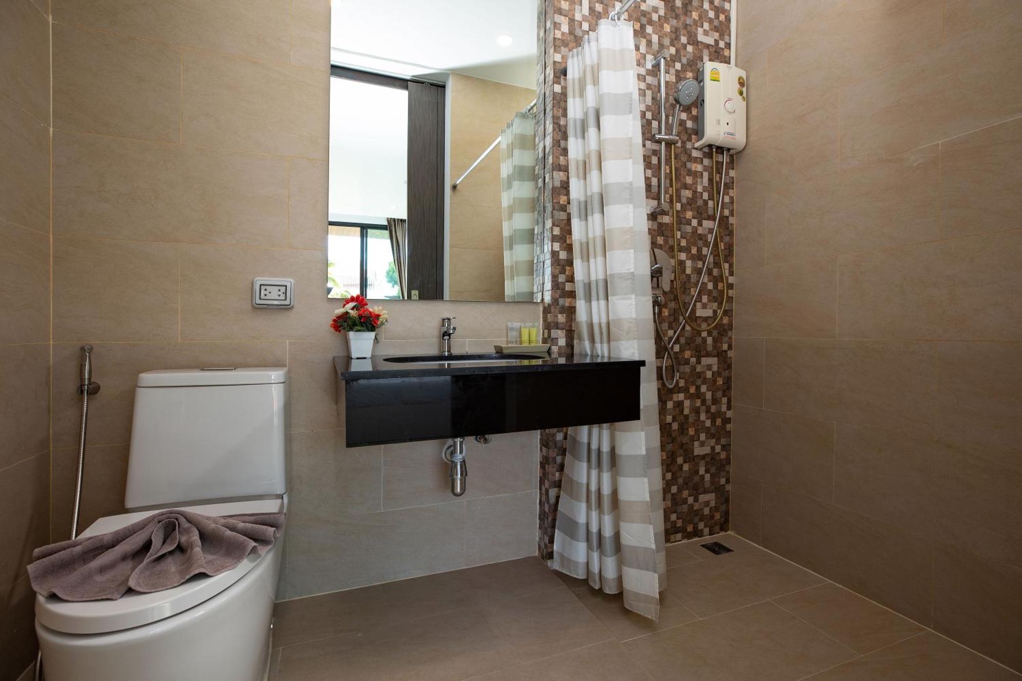 Villa Lively At Vibrant Kata, 4br Pool B2 Near - Utk2