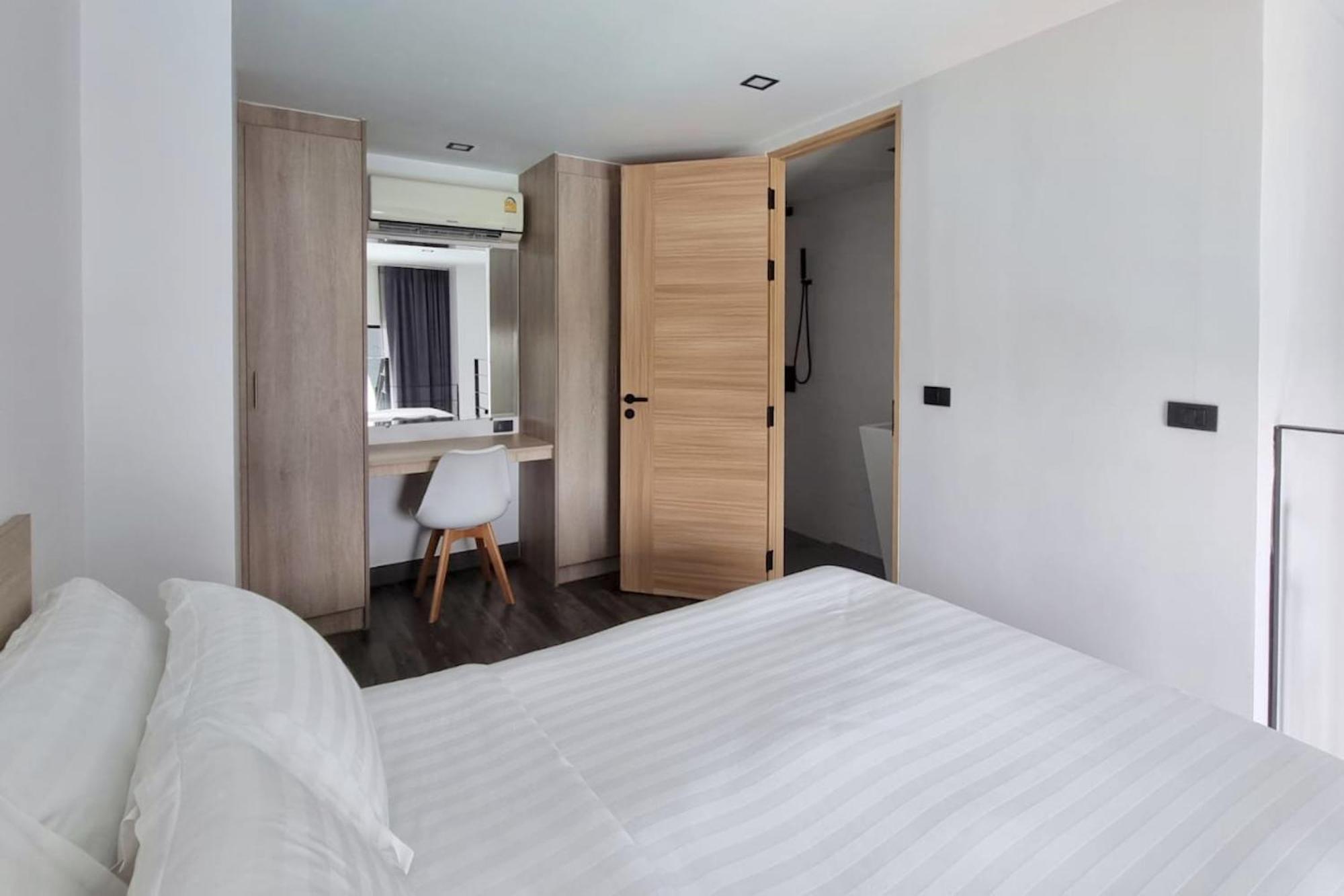 Apartment Perfect Spot - Pool View Duplex In Tropical Naiharn! Utl A310 *