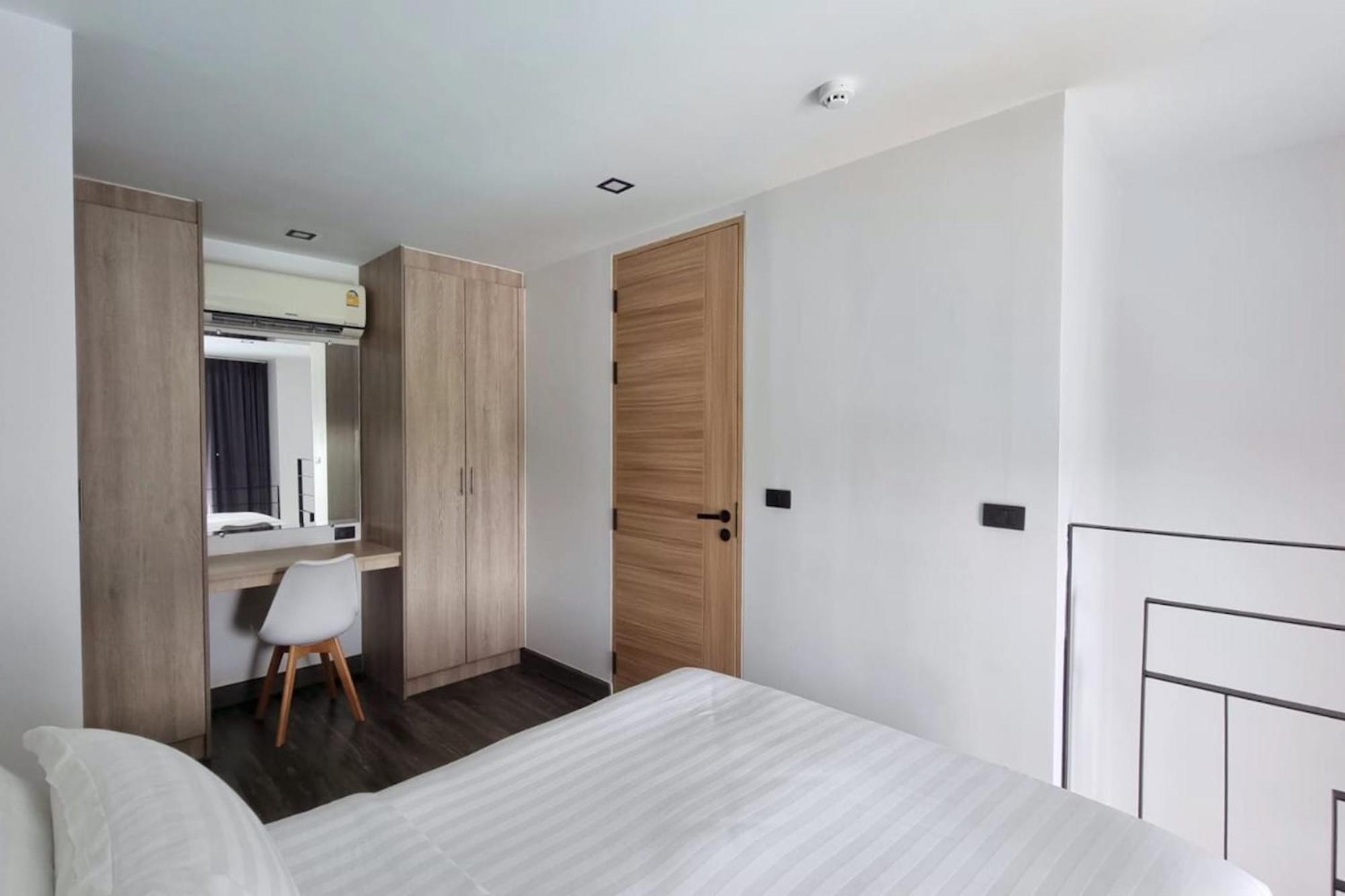 Apartment Perfect Spot - Pool View Duplex In Tropical Naiharn! Utl A310