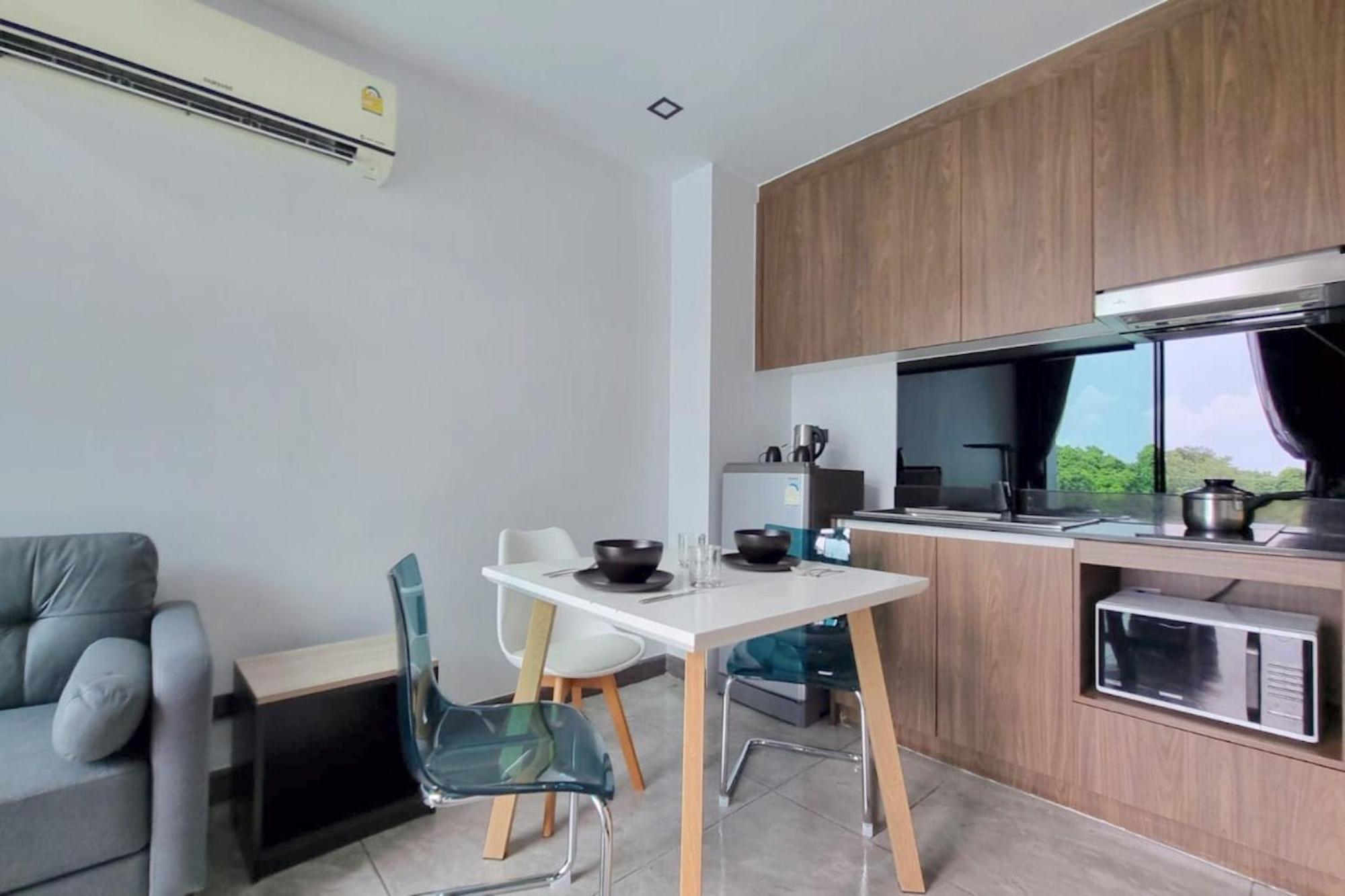 Perfect Spot - Pool View Duplex In Tropical Naiharn! Utl A310 Apartment *