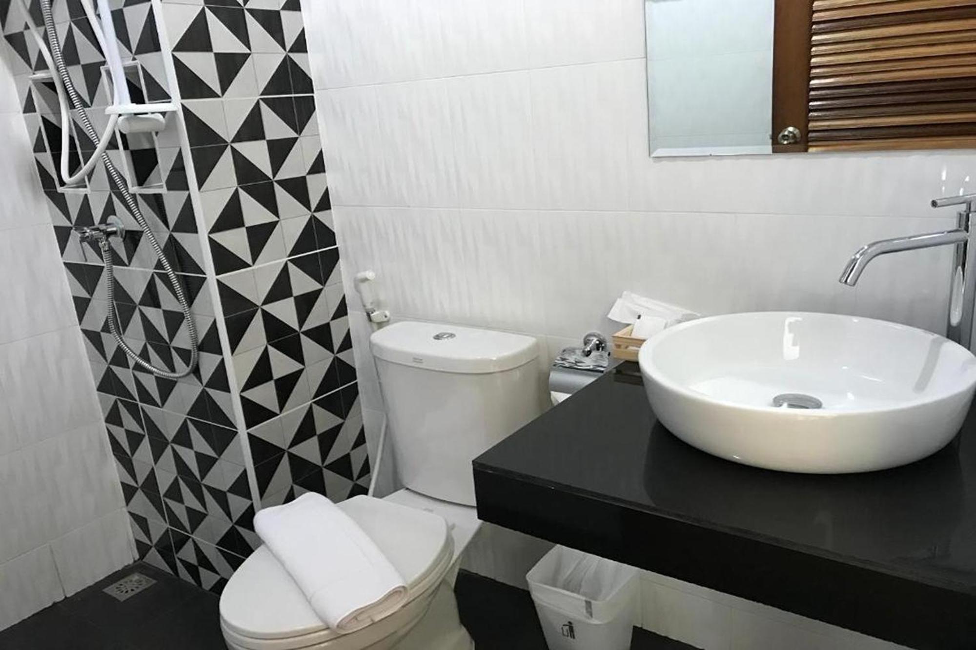 Snooze Phuket - Free Shuttle To Bang Rong Pier