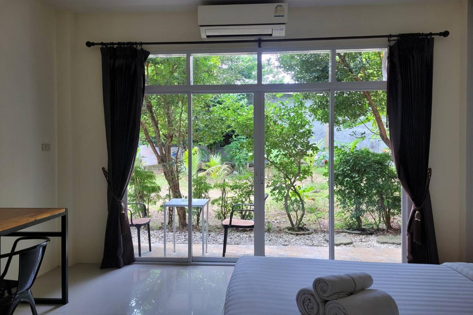 Hotel Snooze Phuket - Free Shuttle To Bang Rong Pier