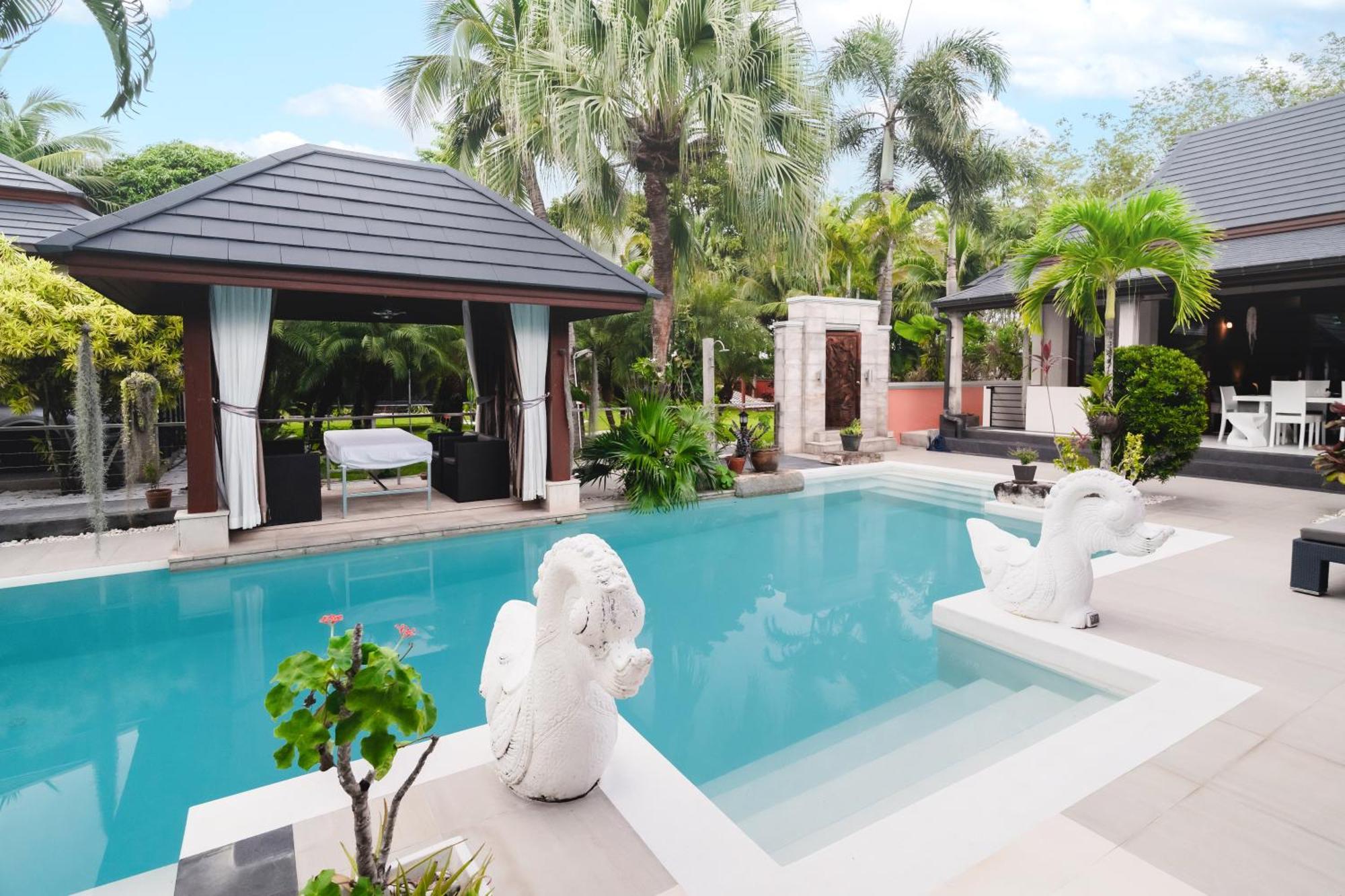 Banyak | Luxury 4br With Terrace And Personal Playground