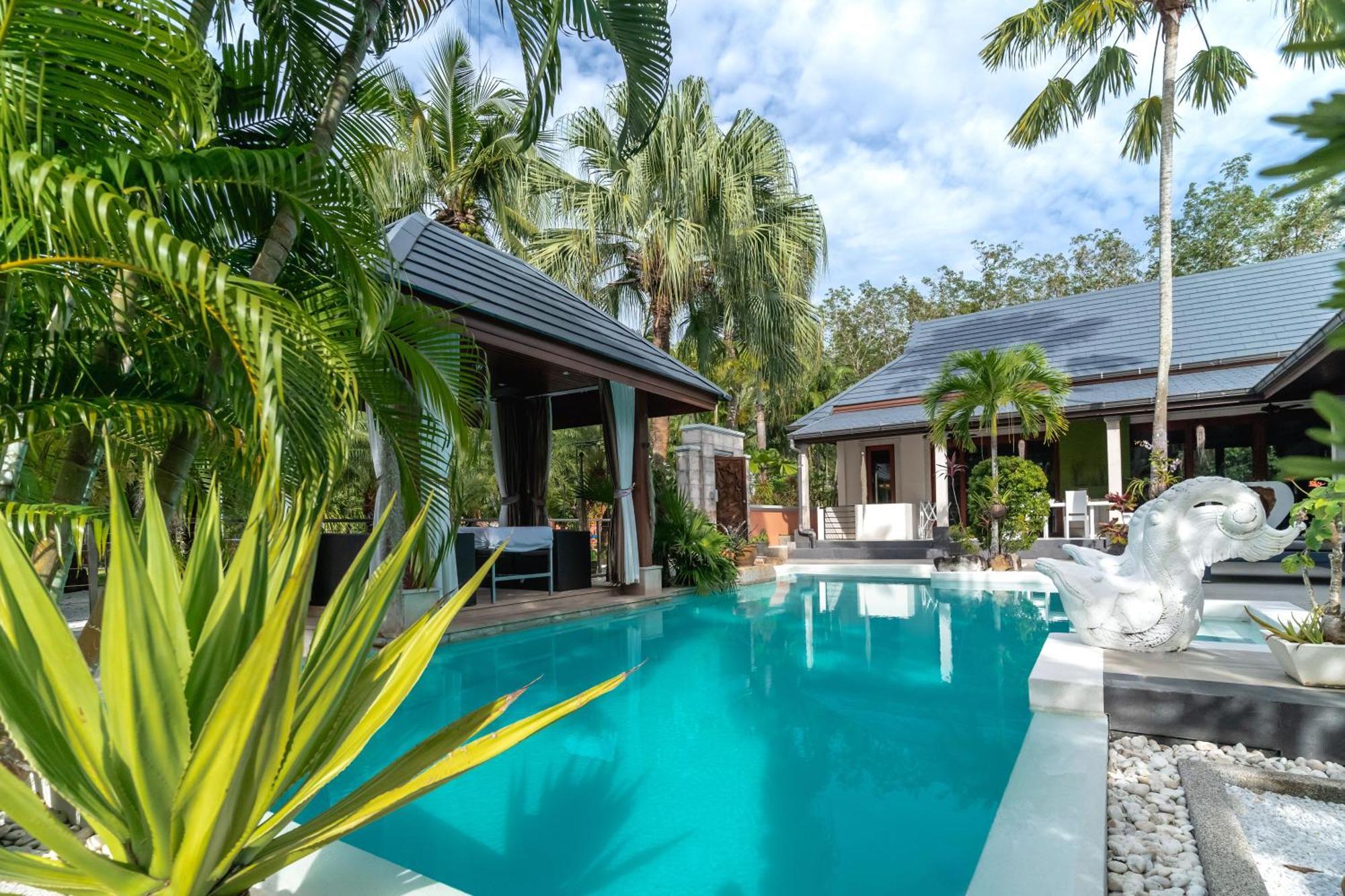 Banyak | Luxury 4br With Terrace And Personal Playground
