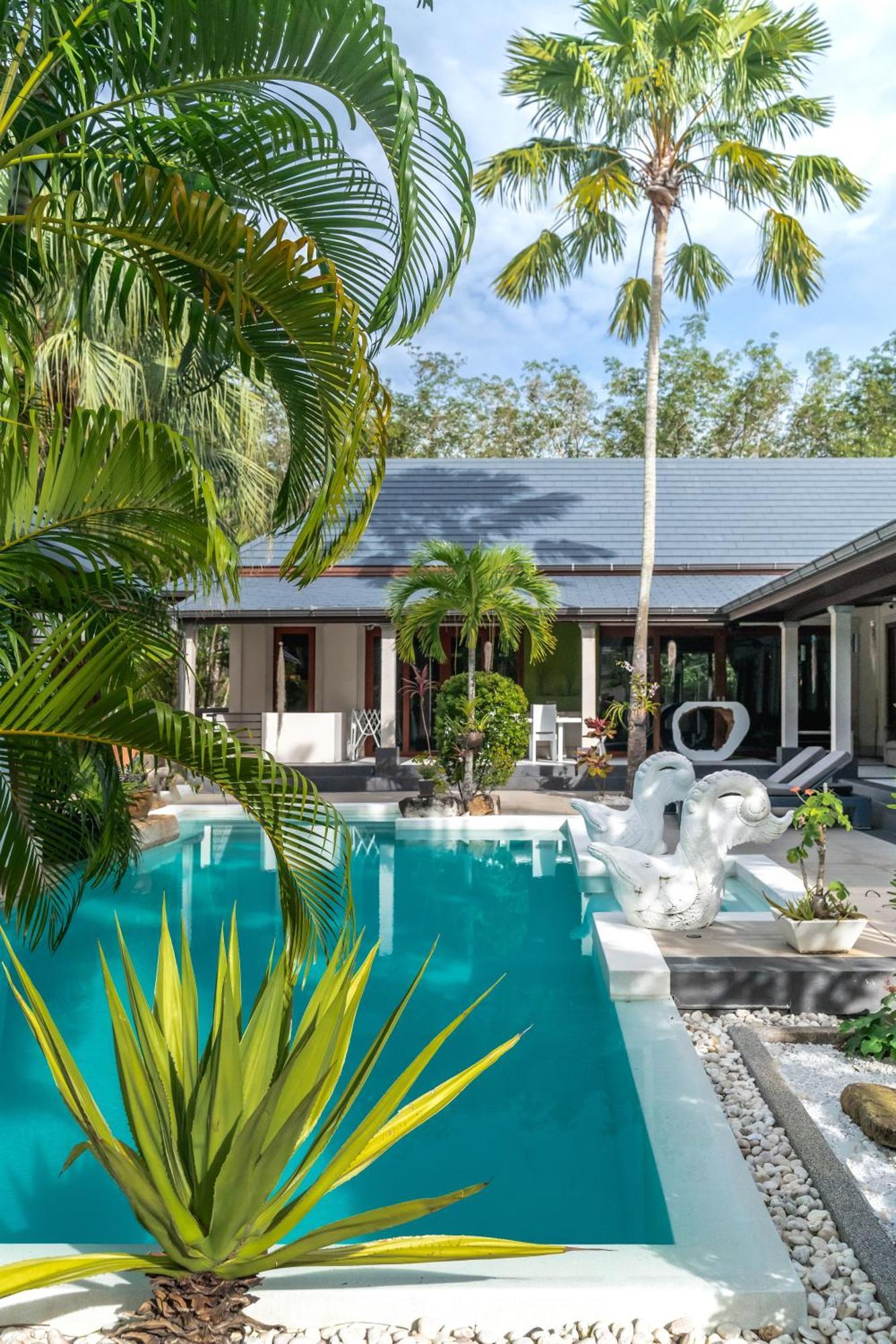 Holiday home Banyak | Luxury 4br With Terrace And Personal Playground