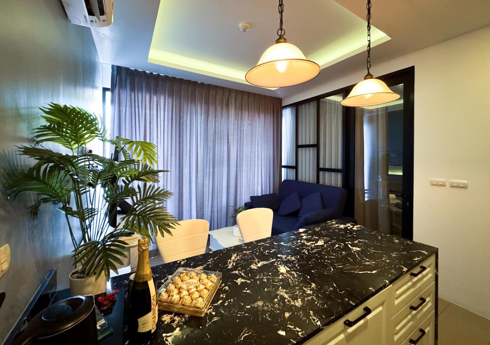 Cozy 1br With Big Balcony - 2 Pools & 5 Mins From Surin Apartment