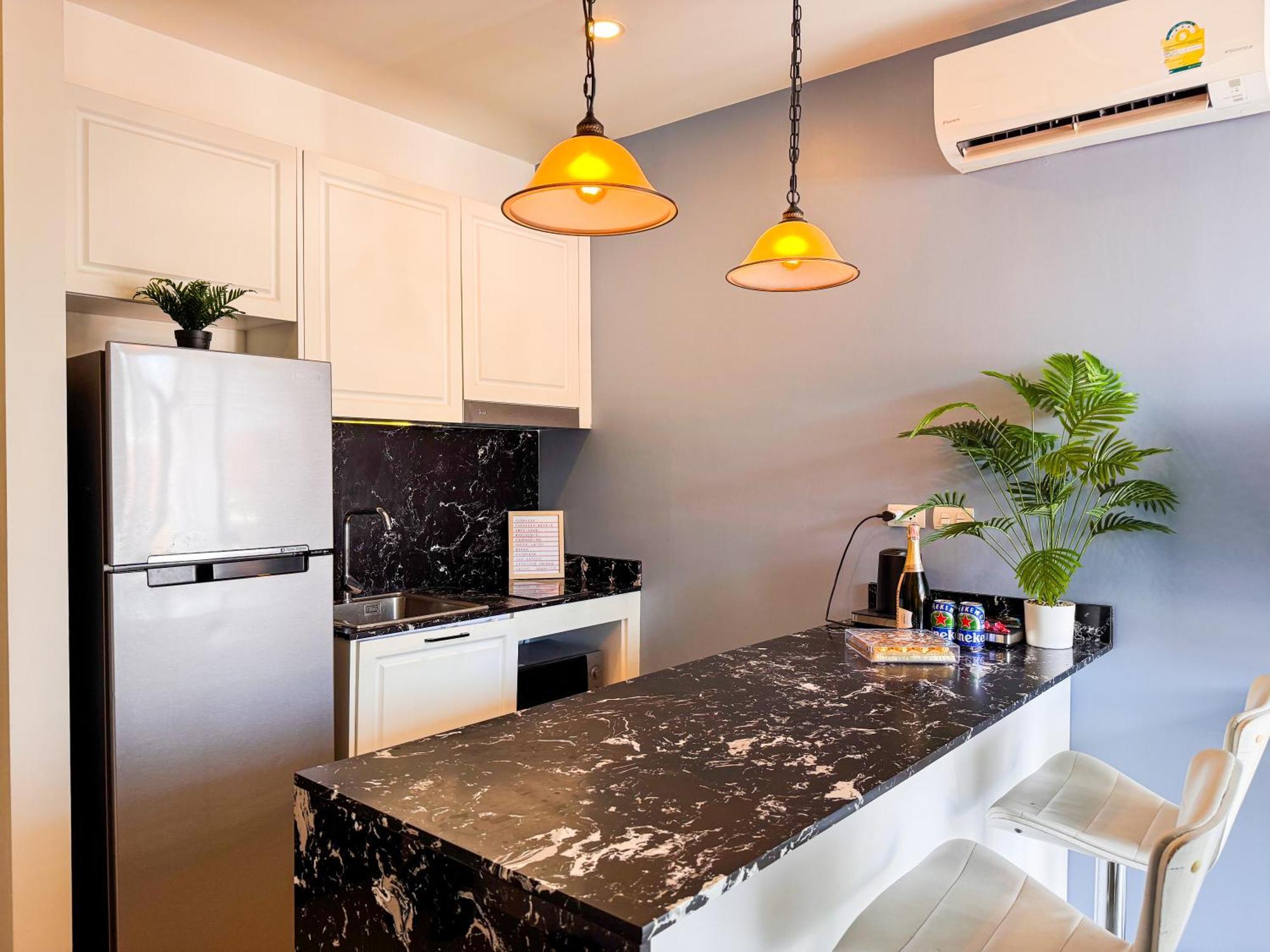 Cozy 1br With Big Balcony - 2 Pools & 5 Mins From Surin *