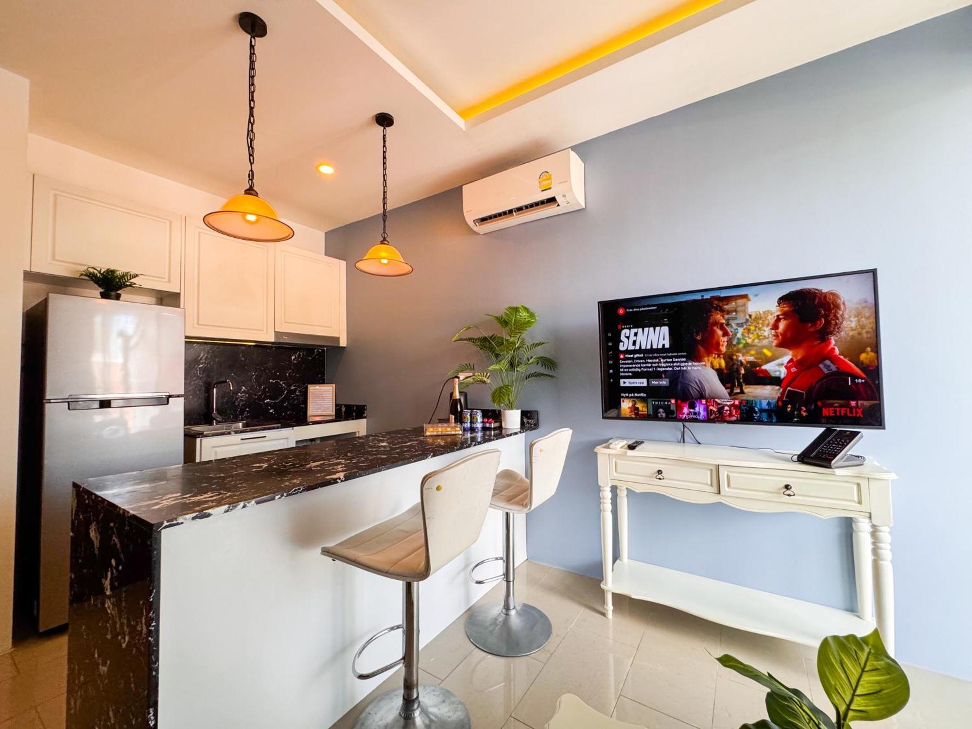 Cozy 1br With Big Balcony - 2 Pools & 5 Mins From Surin Apartment