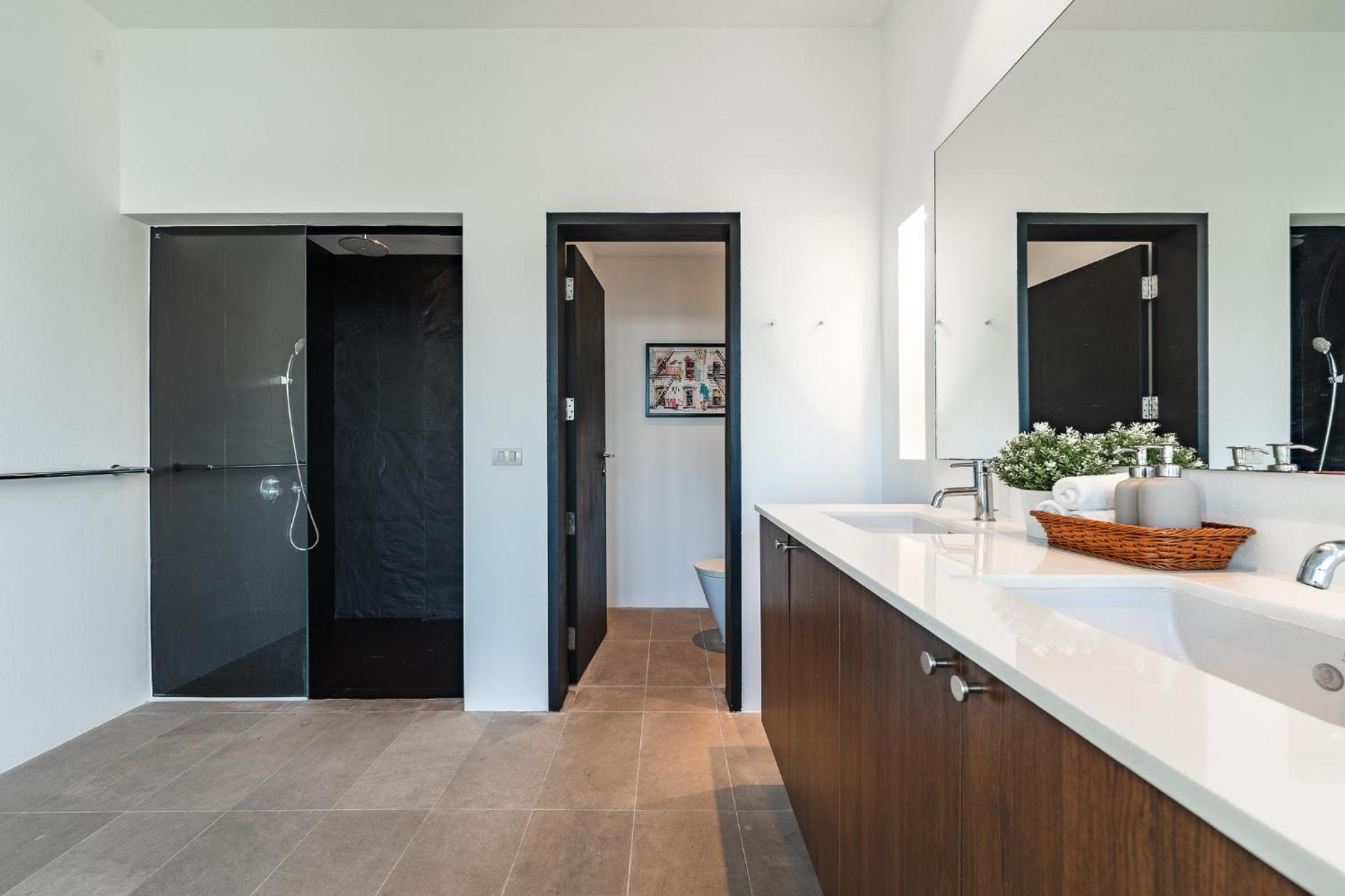V152 Amazing Sea Views From Every Floor