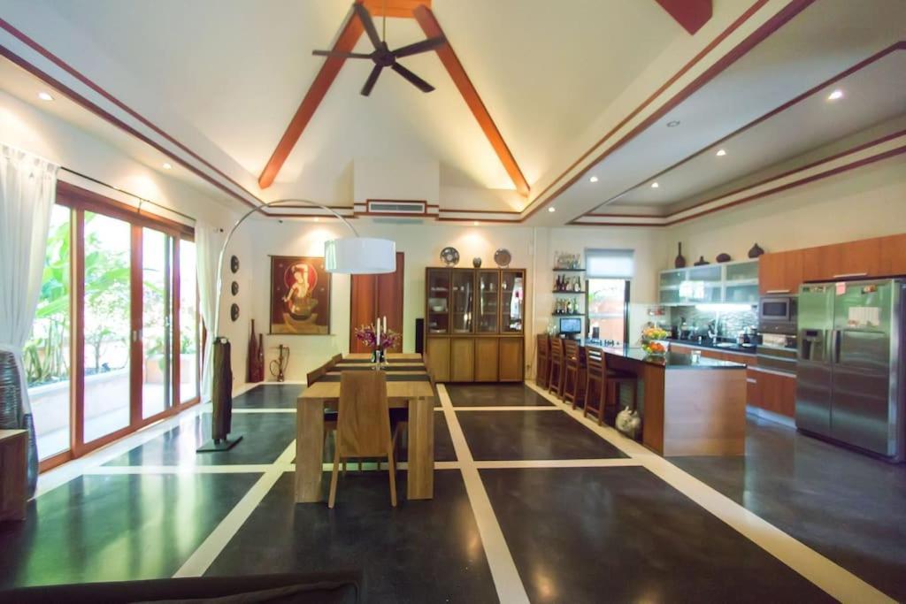 Banyak | Luxury 4br With Terrace And Personal Playground