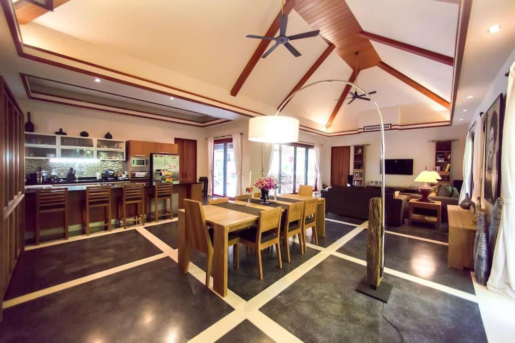 Banyak | Luxury 4br With Terrace And Personal Playground Holiday home *