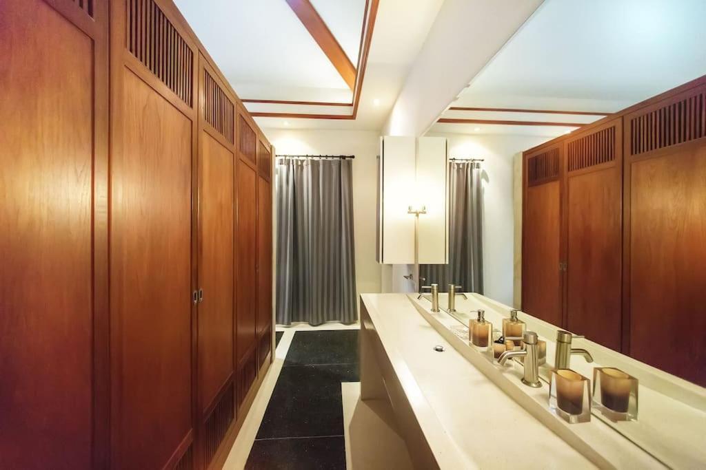 Banyak | Luxury 4br With Terrace And Personal Playground Holiday home