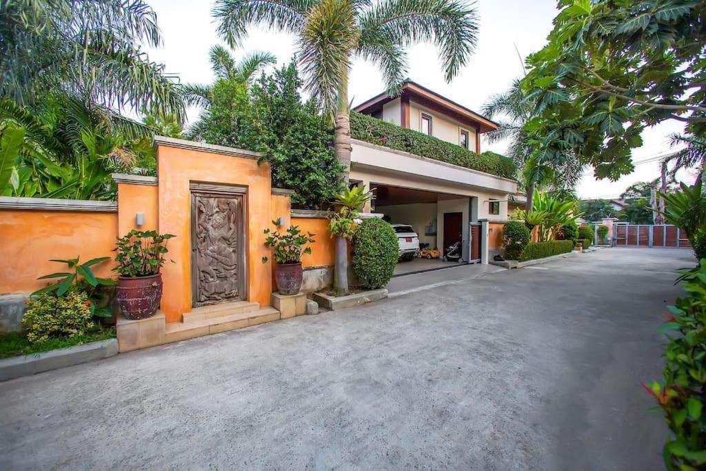 Holiday home Banyak | Luxury 4br With Terrace And Personal Playground