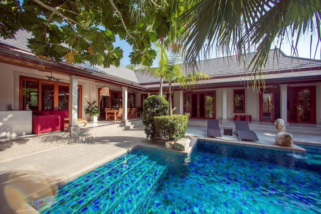 Banyak | Luxury 4br With Terrace And Personal Playground Holiday home *
