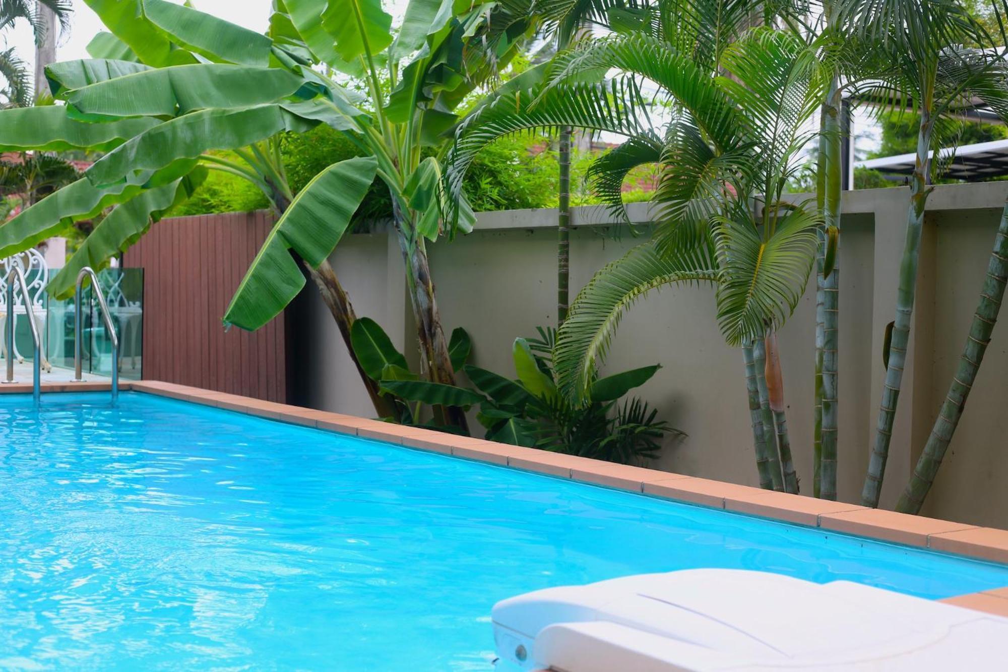 3 Bedrooms Semi-detached With Pool Near *