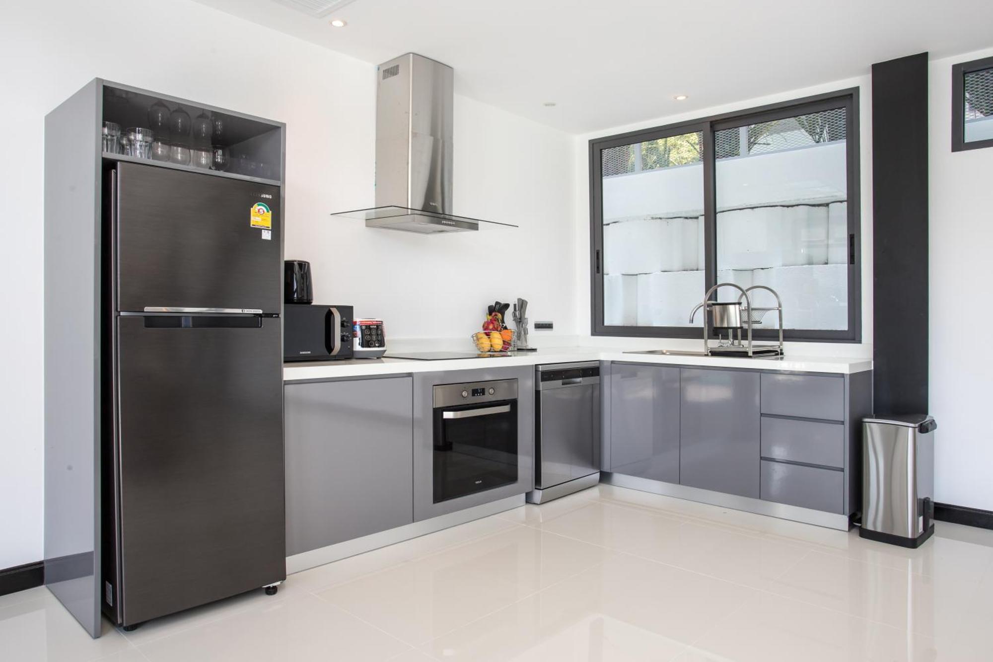 New & Modern, Loft Style 4br Sunset Garden 3, 12m Salt Pool, Just 10min Drive Naiharn Villa Ban Saiyuan