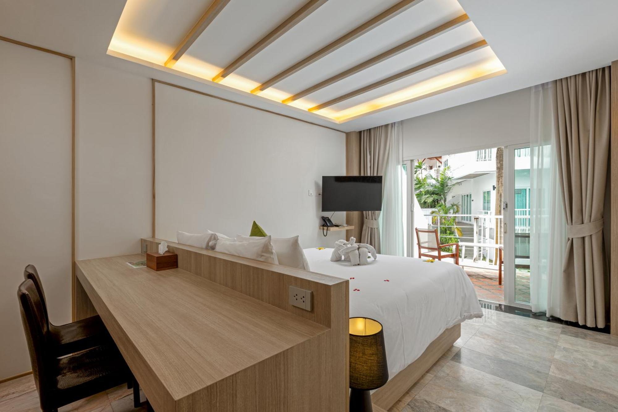 Phunawa Phuket - Sha Resort 4*