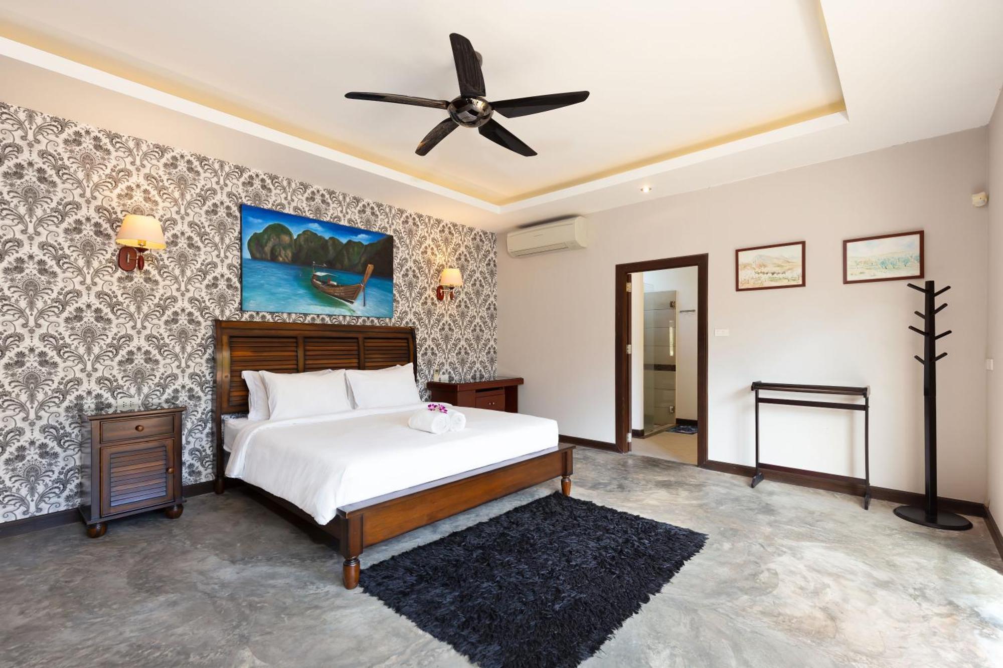 Extraordinary Courtyard 6br Pool Sri Suri, Naiharn * Rawai