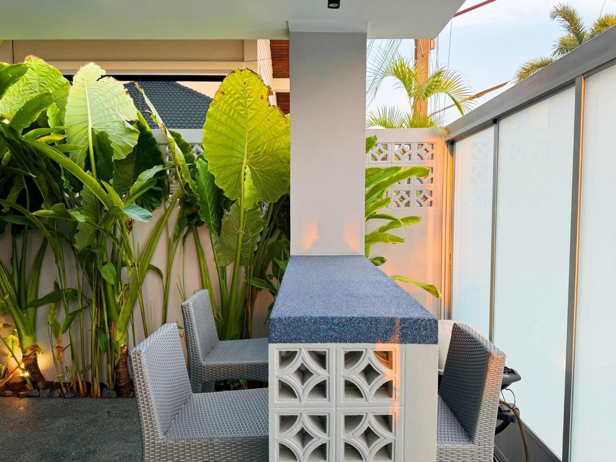 Holiday home Stylish 3br Walk To Beautiful Shared Pool *