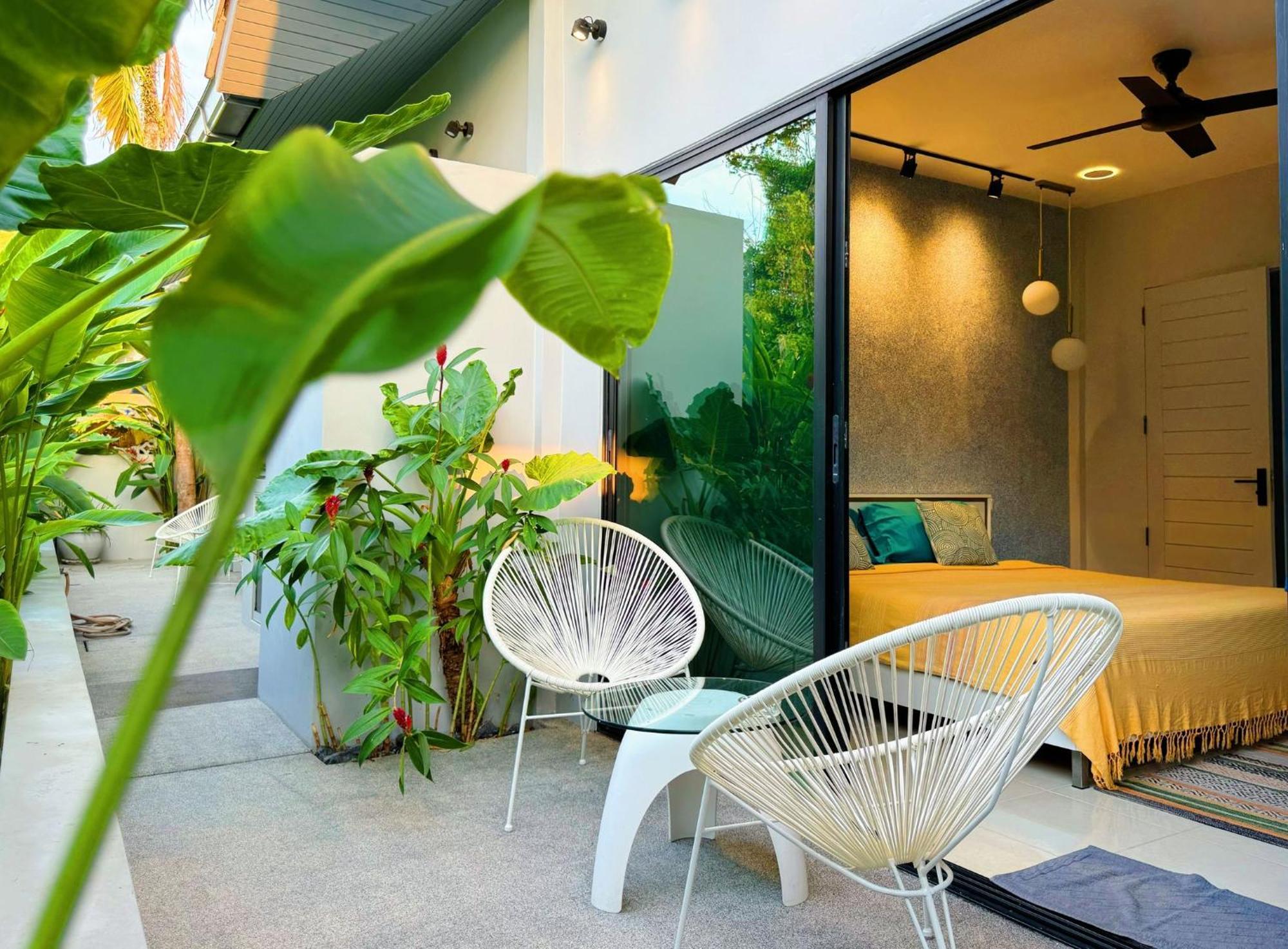 Stylish 3br Walk To Beautiful Shared Pool Holiday home *