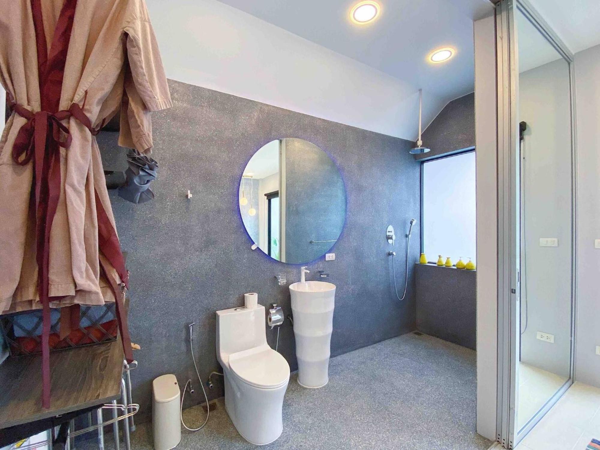Stylish 3br Walk To Beautiful Shared Pool Holiday home Ban Bo Han