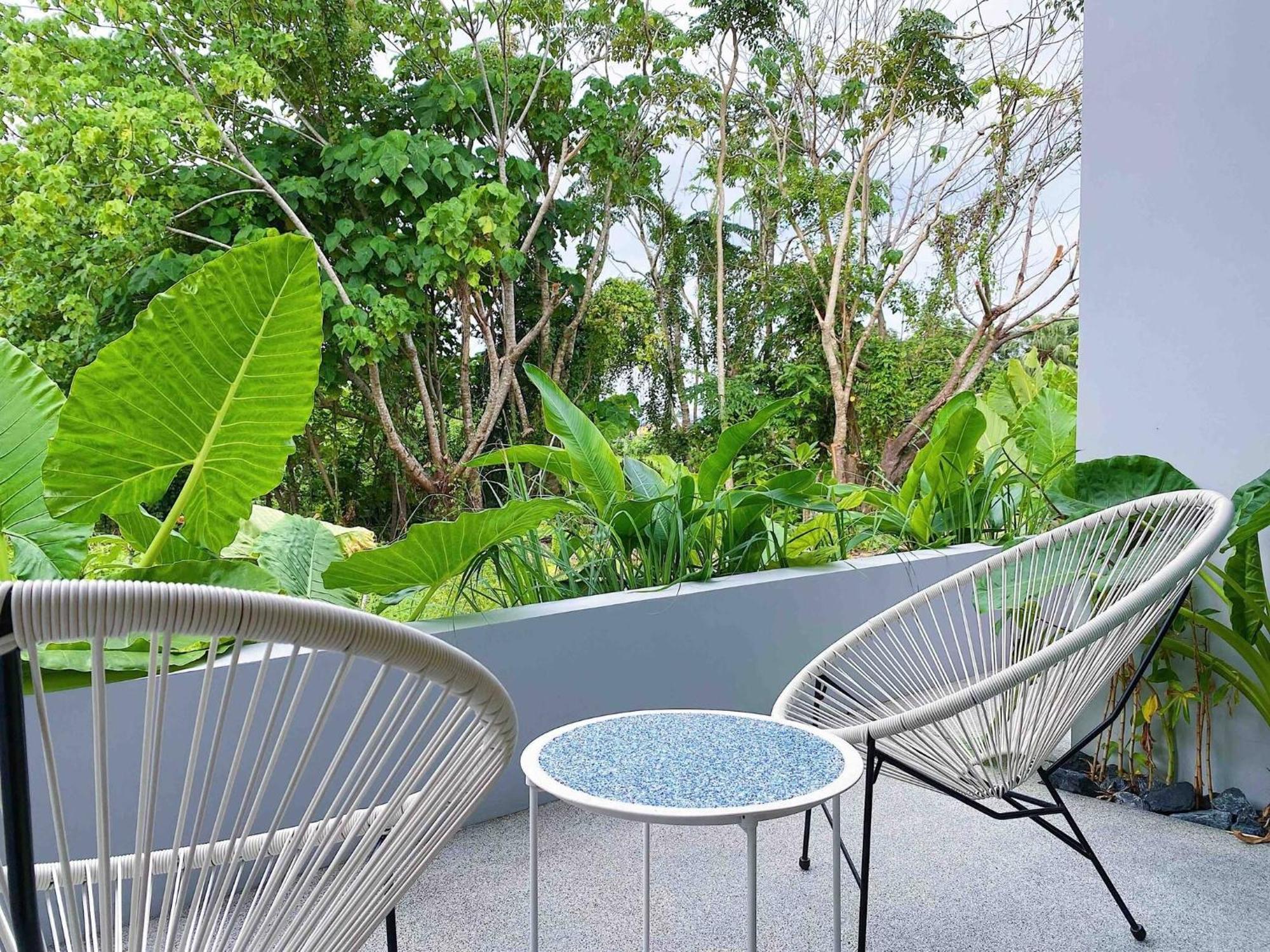 Stylish 3br Walk To Beautiful Shared Pool