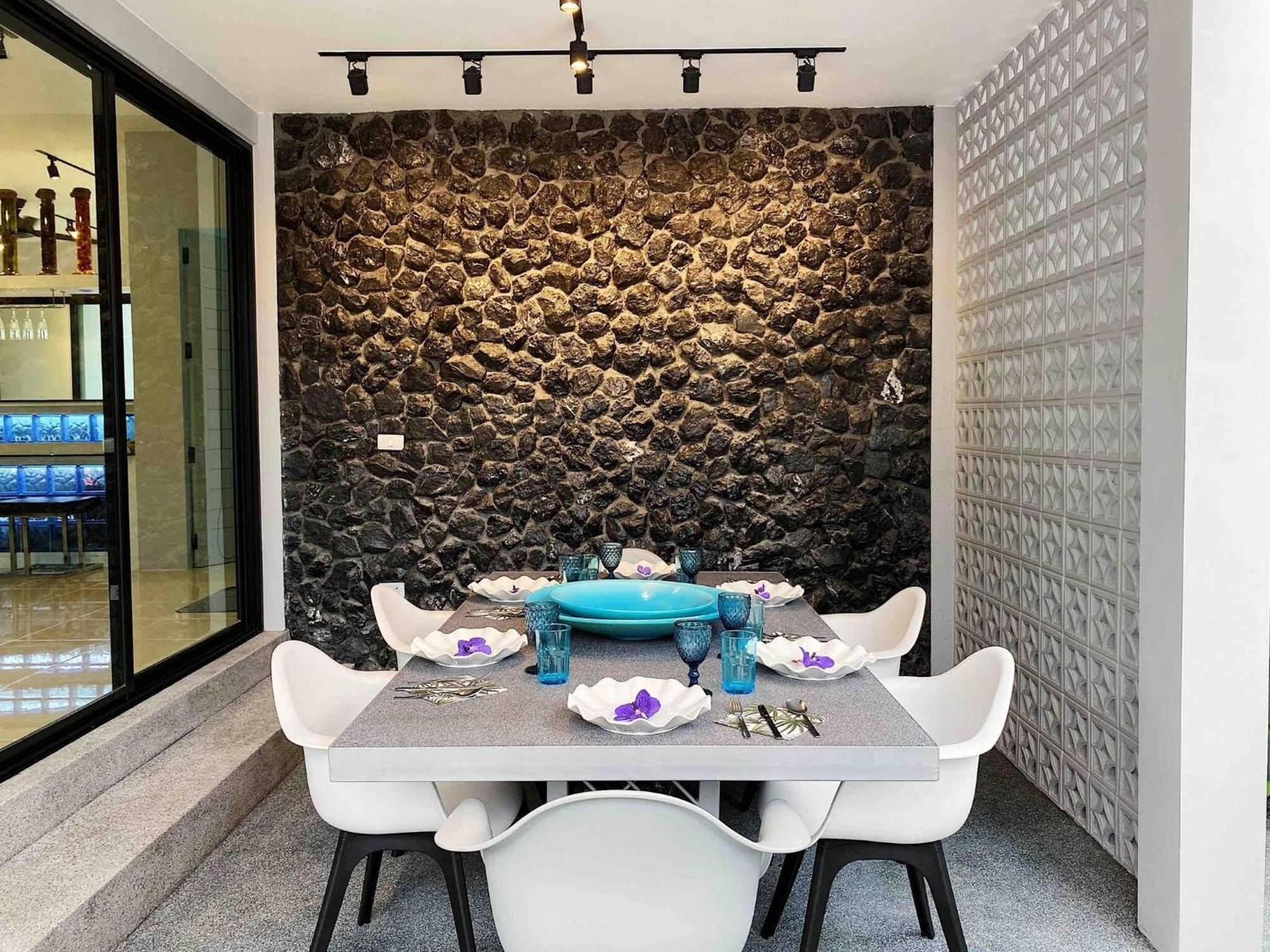 Stylish 3br Walk To Beautiful Shared Pool