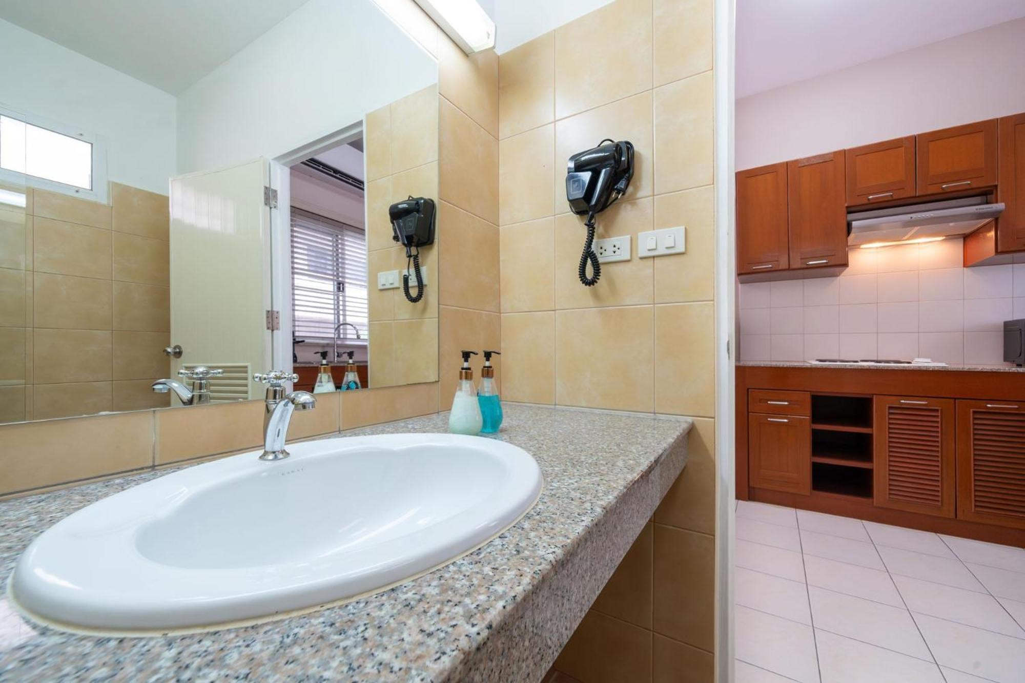 Villa Jungceylon - Quiet Location, Pool, Maid Patong